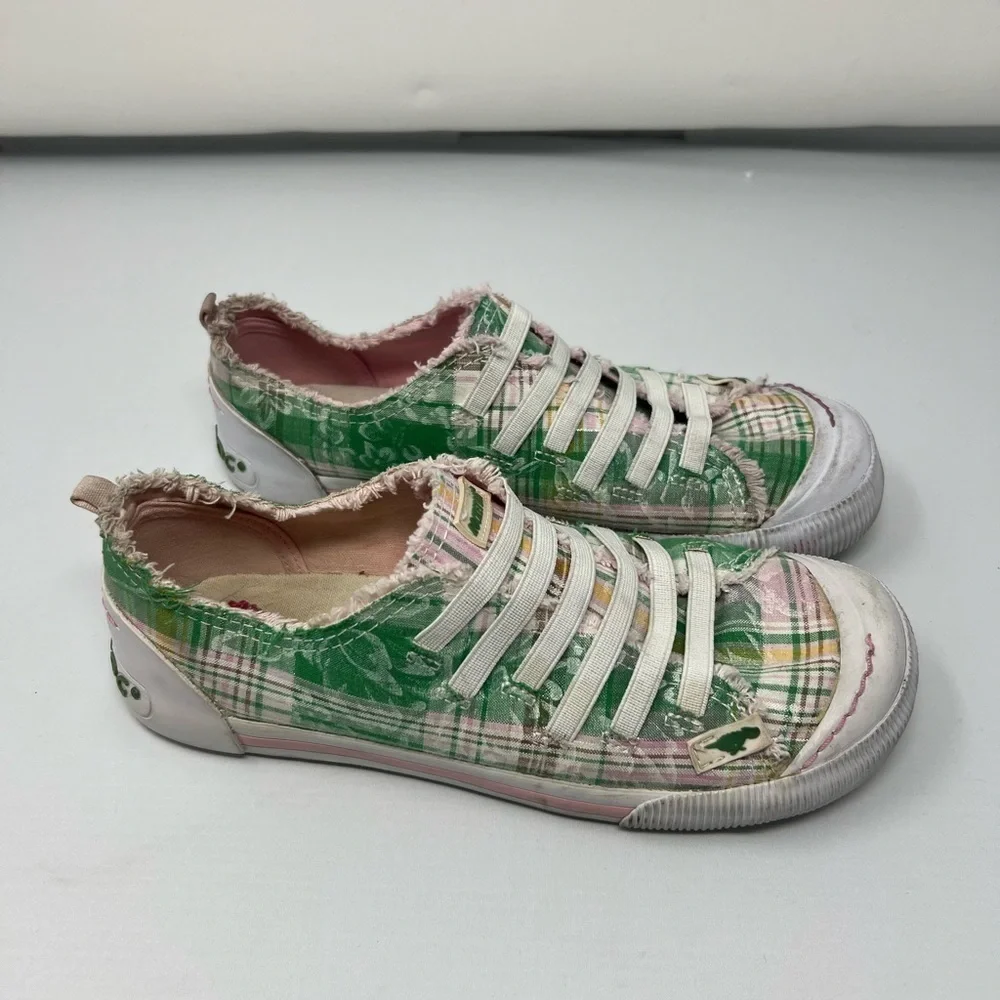 Rocketdog Green Color Sneakers In Preowned Condition In Misses’s Size 4